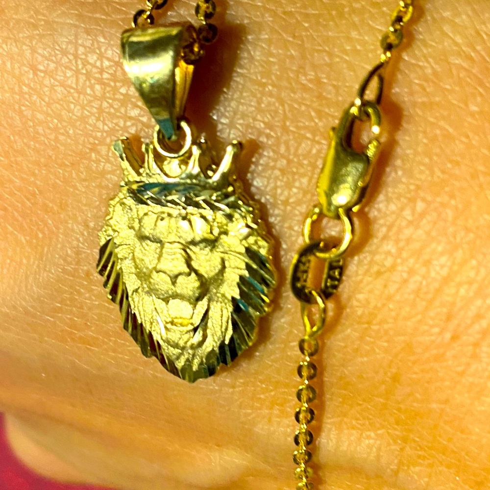 14k solid gold lion charm
